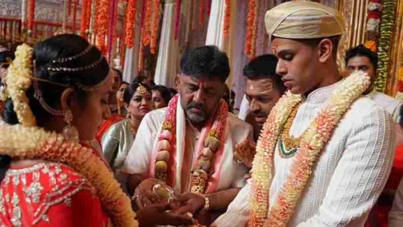 Aishwarya And Amartya Hedge Marriage: ದಾಂಪತ್ಯ ಜೀವನಕ್ಕೆ ಕಾಲಿಟ್ಟ ಡಿ.ಕೆ.ಶಿವಕುಮಾರ್ ಪುತ್ರಿ ಐಶ್ವರ್ಯಾ ಹಾಗೂ ಮಾಜಿ ಕೇಂದ್ರ ಸಚಿವ ಎಸ್.ಎಂ.ಕೃಷ್ಣ ಮೊಮ್ಮಗ ಅಮರ್ತ್ಯ ಹೆಗ್ಡೆ