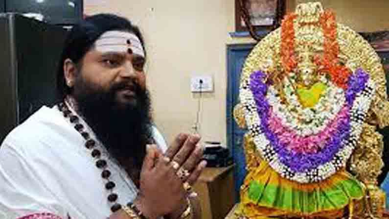 ಜ್ಯೋತಿಷಿ ಆನಂದ್ ಗುರೂಜಿಗೆ ಸ್ನೇಹಿತರಿಂದಲೇ ಬ್ಲ್ಯಾಕ್ಮೇಲ್, ರೂ. 50 ಲಕ್ಷಕ್ಕೆ ಡಿಮ್ಯಾಂಡ್