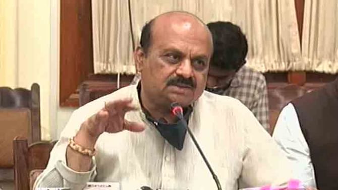 Karnataka Politics: ಮುಖ್ಯಮಂತ್ರಿ ಹೆಸರು ಘೋಷಣೆ ಬಳಿಕ ಯಡಿಯೂರಪ್ಪ ಕಾಲಿಗೆ ನಮಸ್ಕಾರ ಮಾಡಿದ ಬಸವರಾಜ ಬೊಮ್ಮಾಯಿ