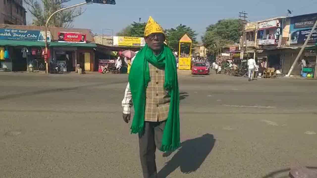 Farmers Protest ಕೃಷಿ ಕಾಯ್ದೆ ವಿರುದ್ಧ ಒಂಟಿ ಕಾಲು ಧರಣಿ; ಬಾಗಲಕೋಟೆ ರೈತನ ಏಕಾಂಗಿ ಹೋರಾಟ.. Farmers Protest ಕೃಷಿ ಕಾಯ್ದೆ ವಿರುದ್ಧ ಒಂಟಿ ಕಾಲು ಧರಣಿ; ಬಾಗಲಕೋಟೆ ರೈತನ ಏಕಾಂಗಿ ಹೋರಾಟ..