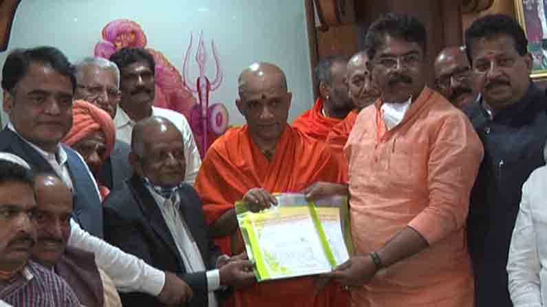 ಒಕ್ಕಲಿಗ ನಿಗಮಕ್ಕೆ 1,000 ಕೋಟಿ ರೂ. ಅನುದಾನ ಮೀಸಲಿಡಬೇಕು -ಸರ್ಕಾರದ ಮುಂದೆ 4 ಬೇಡಿಕೆಗಳನ್ನಿಟ್ಟ ಸಮುದಾಯ ಒಕ್ಕಲಿಗ ನಿಗಮಕ್ಕೆ 1,000 ಕೋಟಿ ರೂ. ಅನುದಾನ ಮೀಸಲಿಡಬೇಕು -ಸರ್ಕಾರದ ಮುಂದೆ 4 ಬೇಡಿಕೆಗಳನ್ನಿಟ್ಟ ಸಮುದಾಯ