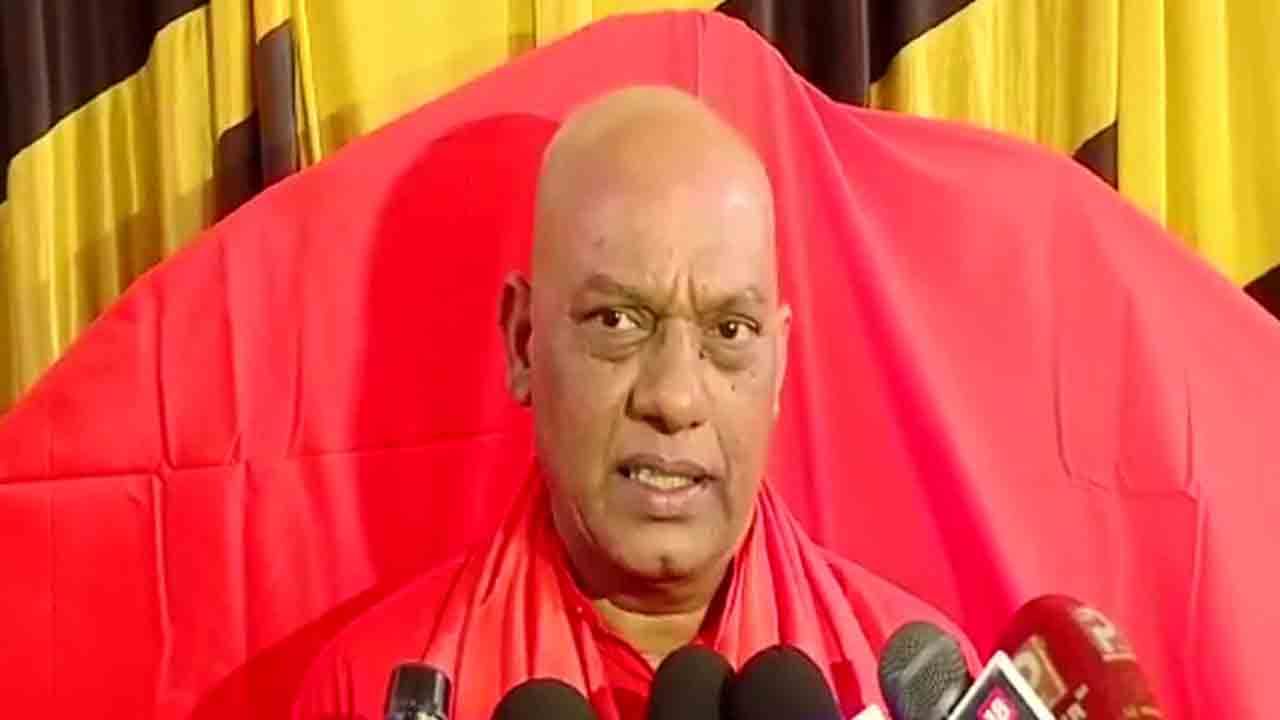 ಬಹುಸಂಖ್ಯಾತರಂಥ ಆನೆ ಕೆಳಗೆ ಬಿದ್ದರೆ ಸಣ್ಣ ಸಮುದಾಯಗಳು ಅಪ್ಪಚ್ಚಿಯಾಗುತ್ತವೆ -ಪಂಚಮಸಾಲಿ ಸಮುದಾಯವನ್ನು 2Aಗೆ ಸೇರಿಸದಂತೆ ಶ್ರೀಗಳ ಆಗ್ರಹ ಬಹುಸಂಖ್ಯಾತರಂಥ ಆನೆ ಕೆಳಗೆ ಬಿದ್ದರೆ ಸಣ್ಣ ಸಮುದಾಯಗಳು ಅಪ್ಪಚ್ಚಿಯಾಗುತ್ತವೆ -ಪಂಚಮಸಾಲಿ ಸಮುದಾಯವನ್ನು 2Aಗೆ ಸೇರಿಸದಂತೆ ಶ್ರೀಗಳ ಆಗ್ರಹ