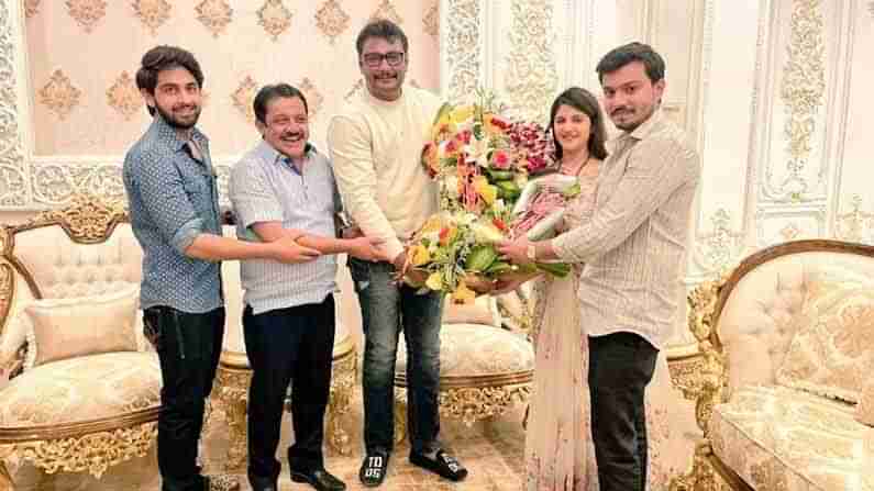 D Boss Darshan: ಜಮೀರ್​ ಅಹ್ಮದ್​ ಖಾನ್​ ಭವ್ಯ ಬಂಗಲೆಗೆ ಭೇಟಿ ನೀಡಿದ ಡಿ ಬಾಸ್​​ ದರ್ಶನ್​