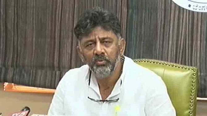 DK Shivakumar | ಸಂಪತ್​ ರಾಜ್​ ಬೆನ್ನಿಗೆ ನಿಂತ ಡಿಕೆಶಿ.. ಶಾಸಕರ ಮನೆಗೆ ಬೆಂಕಿ ಕೇಸ್​ನಲ್ಲಿ ಮಾಜಿ ಮೇಯರ್ ಪಾತ್ರವಿಲ್ಲ ಎಂದರು