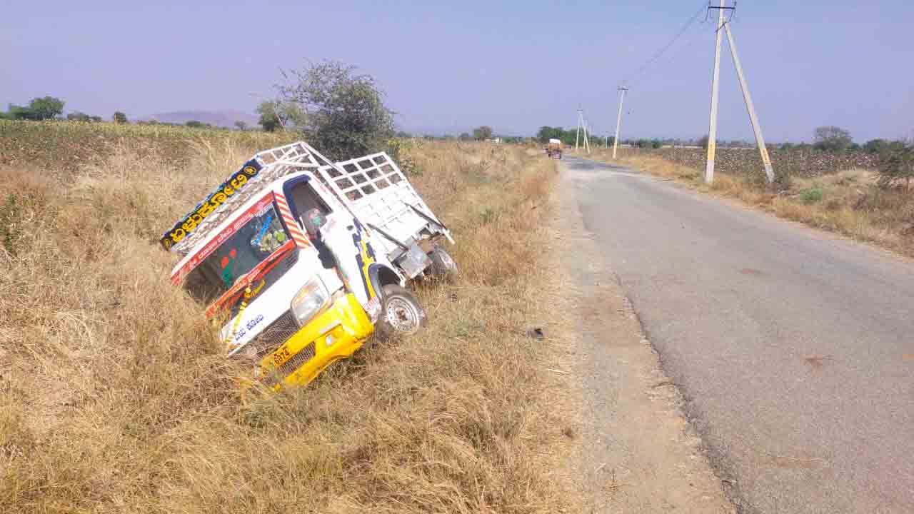 ಚಾಲಕನ ನಿಯಂತ್ರಣ ತಪ್ಪಿ Tata Ace ಪಲ್ಟಿ: ಅಕ್ಕಿಗುಂದ ಬಳಿ ಓರ್ವ ಸ್ಥಳದಲ್ಲೇ ಸಾವು