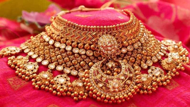 Gold Rate Today: ಗ್ರಾಹಕರಿಗೆ ಖುಷಿಯ ವಿಚಾರ; ಏರುತ್ತಲೇ ಇದ್ದ ಚಿನ್ನ, ಬೆಳ್ಳಿ ಬೆಲೆಯಲ್ಲಿ ಇಂದು ಇಳಿಕೆ! Gold Rate Today: ಗ್ರಾಹಕರಿಗೆ ಖುಷಿಯ ವಿಚಾರ; ಏರುತ್ತಲೇ ಇದ್ದ ಚಿನ್ನ, ಬೆಳ್ಳಿ ಬೆಲೆಯಲ್ಲಿ ಇಂದು ಇಳಿಕೆ!