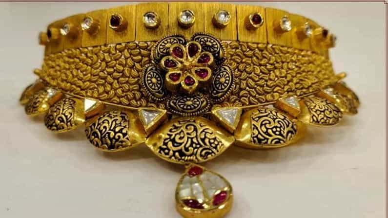 Gold Silver Price: ಚಿನ್ನ ದರ ಮತ್ತಷ್ಟು ಇಳಿಕೆಯತ್ತ.. 22 ಕ್ಯಾರೆಟ್ ಚಿನ್ನ 10 ಗ್ರಾಂಗೆ 42,700 ರೂಪಾಯಿ ! Gold Silver Price: ಚಿನ್ನ ದರ ಮತ್ತಷ್ಟು ಇಳಿಕೆಯತ್ತ.. 22 ಕ್ಯಾರೆಟ್ ಚಿನ್ನ 10 ಗ್ರಾಂಗೆ 42,700 ರೂಪಾಯಿ !