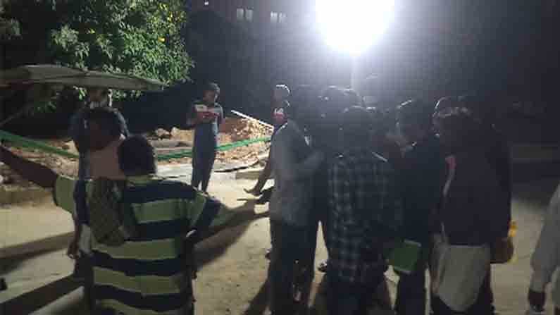 ಚಾಕುವಿನಿಂದ ಚುಚ್ಚಿ ಚುಚ್ಚಿ.. ಪತ್ನಿಯನ್ನು ಕೊಂದ ಪತಿರಾಯ ನೇಣಿಗೆ ಶರಣು ಚಾಕುವಿನಿಂದ ಚುಚ್ಚಿ ಚುಚ್ಚಿ.. ಪತ್ನಿಯನ್ನು ಕೊಂದ ಪತಿರಾಯ ನೇಣಿಗೆ ಶರಣು