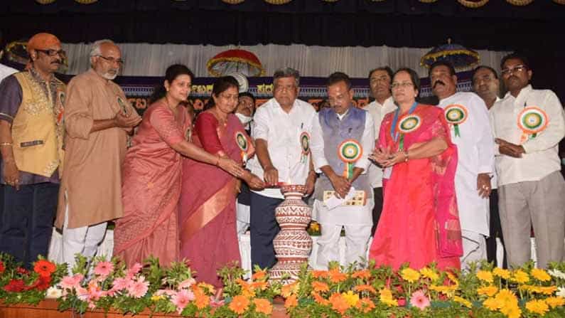 ಕರ್ನಾಟಕ ಬಾಲ ವಿಕಾಸ ಅಕಾಡೆಮಿ ಪ್ರಶಸ್ತಿ: ಧಾರವಾಡದಲ್ಲಿ 29 ಮಕ್ಕಳಿಗೆ ಬಾಲ ಗೌರವ ಪ್ರಶಸ್ತಿ ಪ್ರದಾನ ಕರ್ನಾಟಕ ಬಾಲ ವಿಕಾಸ ಅಕಾಡೆಮಿ ಪ್ರಶಸ್ತಿ: ಧಾರವಾಡದಲ್ಲಿ 29 ಮಕ್ಕಳಿಗೆ ಬಾಲ ಗೌರವ ಪ್ರಶಸ್ತಿ ಪ್ರದಾನ