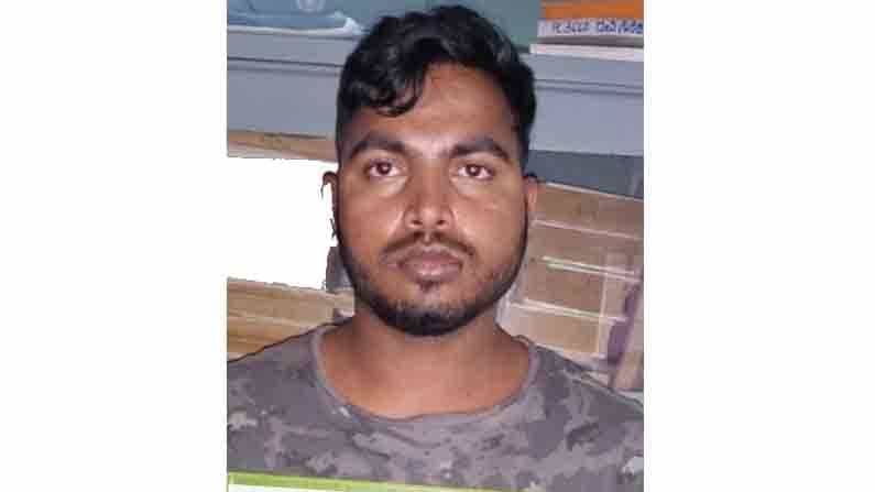 ಫೇಸ್ಬುಕ್ನಲ್ಲಿ ಸ್ನೇಹ ಬೆಳೆಸಿ, ಕೆಲಸ ಮಾಡ್ತಿದ್ದ ಸ್ಥಳಕ್ಕೆ ಬಂದು ಯುವತಿಯ ಬಟ್ಟೆ ಹರಿದ.. ಟಾರ್ಚರ್ ಕೊಟ್ಟ ಖದೀಮ ಬಂಧನ ಫೇಸ್ಬುಕ್ನಲ್ಲಿ ಸ್ನೇಹ ಬೆಳೆಸಿ, ಕೆಲಸ ಮಾಡ್ತಿದ್ದ ಸ್ಥಳಕ್ಕೆ ಬಂದು ಯುವತಿಯ ಬಟ್ಟೆ ಹರಿದ.. ಟಾರ್ಚರ್ ಕೊಟ್ಟ ಖದೀಮ ಬಂಧನ