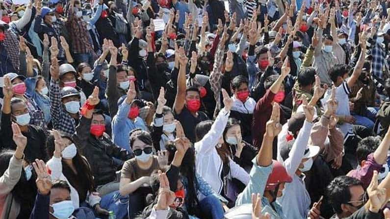 ಹಿಂಸಾಚಾರಕ್ಕೆ ಪ್ರಚೋದನೆ: ಮ್ಯಾನ್ಮಾರ್ ಮಿಲಿಟರಿ ಪೇಜ್ ರದ್ದುಗೊಳಿಸಿದ ಫೇಸ್ಬುಕ್ ಹಿಂಸಾಚಾರಕ್ಕೆ ಪ್ರಚೋದನೆ: ಮ್ಯಾನ್ಮಾರ್ ಮಿಲಿಟರಿ ಪೇಜ್ ರದ್ದುಗೊಳಿಸಿದ ಫೇಸ್ಬುಕ್