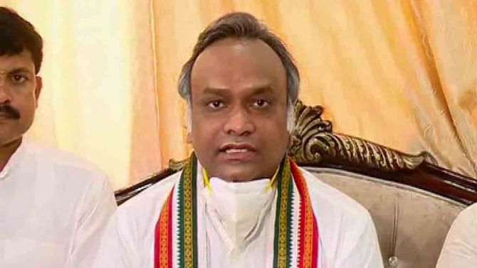 ವಾಜಪೇಯಿ ಕುಡೀತಿದ್ರಂತೆ, ಅದೇನು ತಪ್ಪಾ? ಸಿಗರೇಟ್ ಸೇದುವುದು ಅಪರಾಧವಾ?: ಪ್ರಿಯಾಂಕ್ ಖರ್ಗೆ ವಿವಾದಾತ್ಮಕ ಹೇಳಿಕೆ ವಾಜಪೇಯಿ ಕುಡೀತಿದ್ರಂತೆ, ಅದೇನು ತಪ್ಪಾ? ಸಿಗರೇಟ್ ಸೇದುವುದು ಅಪರಾಧವಾ?: ಪ್ರಿಯಾಂಕ್ ಖರ್ಗೆ ವಿವಾದಾತ್ಮಕ ಹೇಳಿಕೆ
