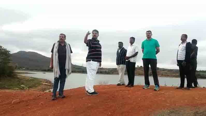 ಜಿಲ್ಲಾಧಿಕಾರಿಗಳ ನಡೆ ಹಳ್ಳಿಗಳ ಕಡೆ: ಹೊಸಹಳ್ಳಿ ಕೆರೆ ವೀಕ್ಷಣೆ ಮಾಡಿದ ಸಚಿವ ಆರ್.ಅಶೋಕ್ ಜಿಲ್ಲಾಧಿಕಾರಿಗಳ ನಡೆ ಹಳ್ಳಿಗಳ ಕಡೆ: ಹೊಸಹಳ್ಳಿ ಕೆರೆ ವೀಕ್ಷಣೆ ಮಾಡಿದ ಸಚಿವ ಆರ್.ಅಶೋಕ್