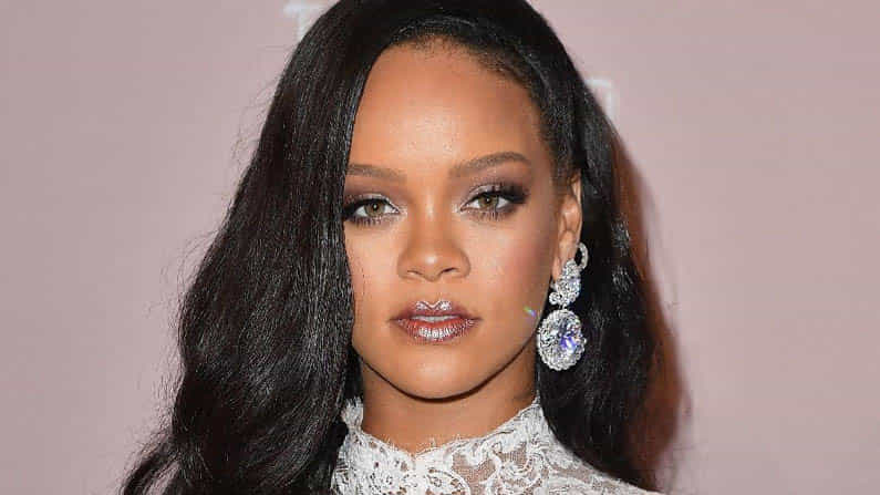 Rihanna controversy ವಿವಾದಿತ ಗಾಯಕಿ ರಿಹಾನ್ನಾ ಮಾತೃದೇಶಕ್ಕೆ ಭಾರತದ ಕೊರೊನಾ ಲಸಿಕೆ ಸರಬರಾಜಾಯ್ತು! Rihanna controversy ವಿವಾದಿತ ಗಾಯಕಿ ರಿಹಾನ್ನಾ ಮಾತೃದೇಶಕ್ಕೆ ಭಾರತದ ಕೊರೊನಾ ಲಸಿಕೆ ಸರಬರಾಜಾಯ್ತು!