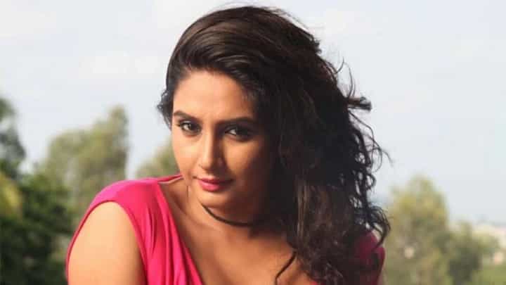 Sandalwood Drug Case: ಡ್ರಗ್ ಸೇವನೆ ದೃಢಪಟ್ಟ ಬೆನ್ನಲ್ಲೇ ವಕೀಲರ ಸಲಹೆ ಪಡೆದ ನಟಿ ರಾಗಿಣಿ ದ್ವಿವೇದಿ! Sandalwood Drug Case: ಡ್ರಗ್ ಸೇವನೆ ದೃಢಪಟ್ಟ ಬೆನ್ನಲ್ಲೇ ವಕೀಲರ ಸಲಹೆ ಪಡೆದ ನಟಿ ರಾಗಿಣಿ ದ್ವಿವೇದಿ!