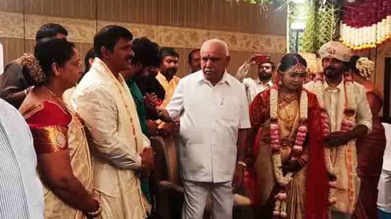 ವೈವಾಹಿಕ ಜೀವನಕ್ಕೆ ಕಾಲಿಟ್ಟ ಎಸ್. ನಾರಾಯಣ್ ಪುತ್ರ ಪವನ್ ವೈವಾಹಿಕ ಜೀವನಕ್ಕೆ ಕಾಲಿಟ್ಟ ಎಸ್. ನಾರಾಯಣ್ ಪುತ್ರ ಪವನ್