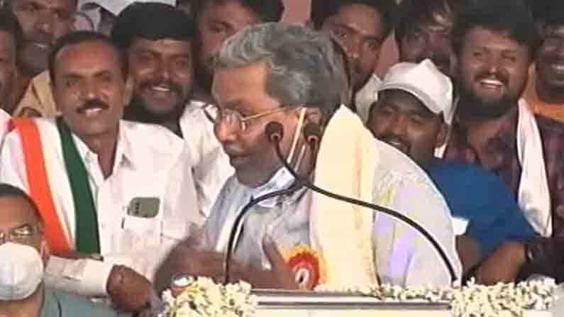 Siddaramaiah | ನಾನು ಮೊನ್ನೆ ಟೈಲರ್ ಬಳಿ ನನ್ನ ಎದೆ ಚೆಕ್ ಮಾಡಿಸಿದೆ.. ನಂದು 46 ಇಂಚಿನ ಎದೆ ಎಂದ ಸಿದ್ದರಾಮಯ್ಯ Siddaramaiah | ನಾನು ಮೊನ್ನೆ ಟೈಲರ್ ಬಳಿ ನನ್ನ ಎದೆ ಚೆಕ್ ಮಾಡಿಸಿದೆ.. ನಂದು 46 ಇಂಚಿನ ಎದೆ ಎಂದ ಸಿದ್ದರಾಮಯ್ಯ