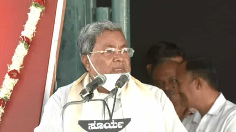 ಮಲ್ಲಿಕಾರ್ಜುನ ಖರ್ಗೆ ಎಂದಿಗೂ ಅಹಿಂದ ಹೋರಾಟ ಮಾಡಿಲ್ಲ! ಗುಟುರು ಹಾಕಿದ ಸಿದ್ದರಾಮಯ್ಯ ಮಲ್ಲಿಕಾರ್ಜುನ ಖರ್ಗೆ ಎಂದಿಗೂ ಅಹಿಂದ ಹೋರಾಟ ಮಾಡಿಲ್ಲ! ಗುಟುರು ಹಾಕಿದ ಸಿದ್ದರಾಮಯ್ಯ