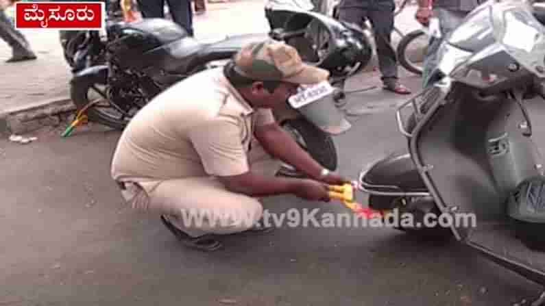 ಟ್ರಾಫಿಕ್​ ಪೊಲೀಸ್​ ಕಣ್ತಪ್ಪಿಸಿದೆ ಎಂದು ಬೀಗಬೇಡಿ..ನೀವು ವಾಹನ ನಿಲ್ಲಿಸಿದ ಸ್ಥಳಕ್ಕೇ ಬಂದು ದಂಡ ವಸೂಲಿ ಮಾಡ್ತಾರೆ ನೋಡಿ !