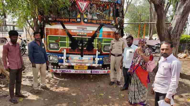 Ration Rice ಮಹಾರಾಷ್ಟ್ರಕ್ಕೆ ಅಕ್ರಮವಾಗಿ ಸಾಗಿಸ್ತಿದ್ದ ಪಡಿತರ ಅಕ್ಕಿ ಜಪ್ತಿ.. ಲಾರಿ ಚಾಲಕ ಅರೆಸ್ಟ್