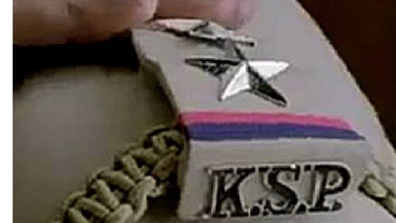 KSP PSI Recruitment 2021: ಬೆಂಗಳೂರಿಗೆ ಬೇಕಾಗಿದ್ದಾರೆ 545 ಪೊಲೀಸ್ ಸಬ್ ಇನ್ಸ್ಪೆಕ್ಟರ್ಗಳು; ತಕ್ಷಣ ಅರ್ಜಿ ಹಾಕಿ KSP PSI Recruitment 2021: ಬೆಂಗಳೂರಿಗೆ ಬೇಕಾಗಿದ್ದಾರೆ 545 ಪೊಲೀಸ್ ಸಬ್ ಇನ್ಸ್ಪೆಕ್ಟರ್ಗಳು; ತಕ್ಷಣ ಅರ್ಜಿ ಹಾಕಿ