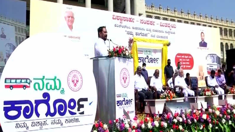ಕೊರೊನಾಗೆ ಬಲಿಯಾದ ಸಿಬ್ಬಂದಿಗಳ 7 ಕುಟುಂಬಸ್ಥರಿಗೆ ತಲಾ ₹ 30 ಲಕ್ಷ ಚೆಕ್ ವಿತರಿಸಿದ ಸಿಎಂ ಯಡಿಯೂರಪ್ಪ ಕೊರೊನಾಗೆ ಬಲಿಯಾದ ಸಿಬ್ಬಂದಿಗಳ 7 ಕುಟುಂಬಸ್ಥರಿಗೆ ತಲಾ ₹ 30 ಲಕ್ಷ ಚೆಕ್ ವಿತರಿಸಿದ ಸಿಎಂ ಯಡಿಯೂರಪ್ಪ