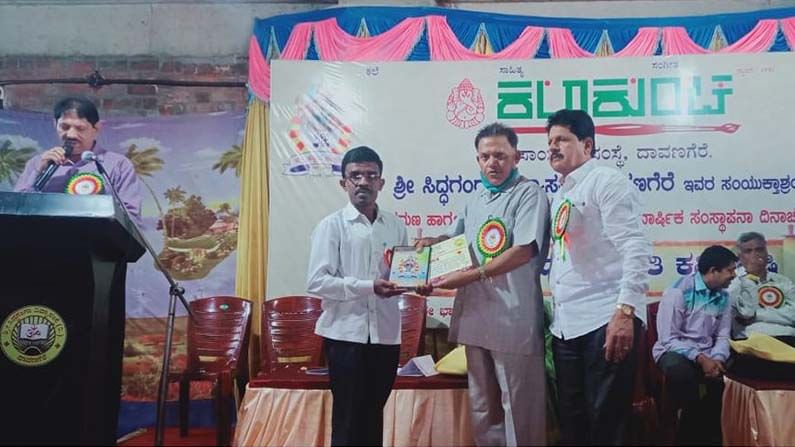 ಕೂಲಿ ಕೆಲಸದ ಬಸವರಾಜನಿಗೆ ಸಾಹಿತ್ಯದ್ದೇ ತುಡಿತ: ಸ್ವತಃ ಕವಿ, ಓದುಗ, ಮೇಲಾಗಿ ಪುಸ್ತಕ ದಾನಿ