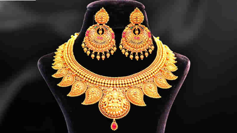 Gold Rate Today: ಇಂದು ಚಿನ್ನದ ದರ ಸ್ಥಿರ, ಬೆಳ್ಳಿ ಬೆಲೆ ಇಳಿಕೆ; ವೀಕೆಂಡ್​ನಲ್ಲಿ ಆಭರಣ ಕೊಳ್ಳುವುದಾದರೆ ದರ ವಿವರ ಪರಿಶೀಲಿಸಿ