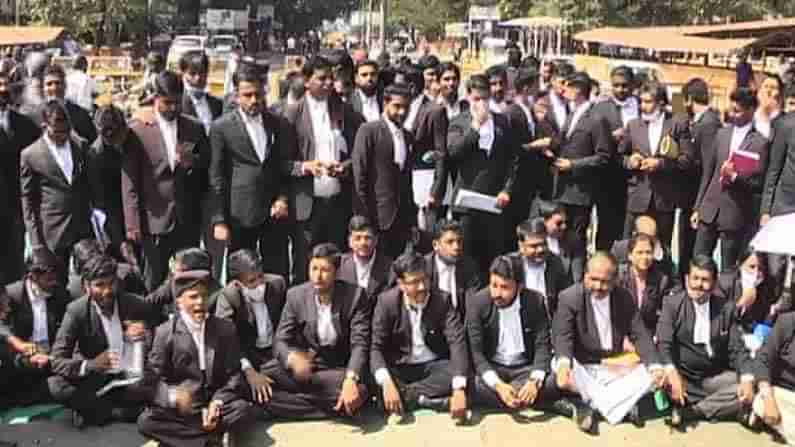 ಅವಾಚ್ಯ ಶಬ್ದಗಳಿಂದ ನಿಂದನೆ ಆರೋಪ; ಸಿಪಿಐ ವಿರುದ್ಧ ವಕೀಲರ ಪ್ರತಿಭಟನೆ