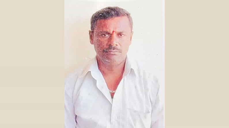 ಆನೇಕಲ್: ಎಣ್ಣೆ ಪಾರ್ಟಿಯಲ್ಲಿ ಸ್ನೇಹಿತನ ಕೊಲೆ- ಕಂಠ ಪೂರ್ತಿ ಕುಡಿದು ಹತ್ಯೆಯಾದ ಮನೆಯಲ್ಲಿಯೇ ಮಲಗಿಬಿಟ್ಟಿದ್ದ ನಿವೃತ್ತ ಎಎಸ್ಐ! ಆನೇಕಲ್: ಎಣ್ಣೆ ಪಾರ್ಟಿಯಲ್ಲಿ ಸ್ನೇಹಿತನ ಕೊಲೆ- ಕಂಠ ಪೂರ್ತಿ ಕುಡಿದು ಹತ್ಯೆಯಾದ ಮನೆಯಲ್ಲಿಯೇ ಮಲಗಿಬಿಟ್ಟಿದ್ದ ನಿವೃತ್ತ ಎಎಸ್ಐ!