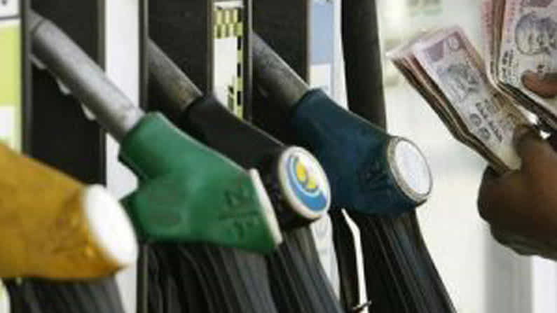 Petrol Price Today: ಪೆಟ್ರೋಲ್ ದರ 100 ರೂ ದಾಟಿದ ಬಳಿಕ ಮುಂಬೈನಲ್ಲಿ ಇಂಧನ ಬೆಲೆ ಸ್ಥಿರ; ವಿವಿಧ ನಗರಗಳಲ್ಲಿ ಬೆಲೆ ಎಷ್ಟಿದೆ ಎಂಬುದರ ವಿವರ ಇಲ್ಲಿದೆ Petrol Price Today: ಪೆಟ್ರೋಲ್ ದರ 100 ರೂ ದಾಟಿದ ಬಳಿಕ ಮುಂಬೈನಲ್ಲಿ ಇಂಧನ ಬೆಲೆ ಸ್ಥಿರ; ವಿವಿಧ ನಗರಗಳಲ್ಲಿ ಬೆಲೆ ಎಷ್ಟಿದೆ ಎಂಬುದರ ವಿವರ ಇಲ್ಲಿದೆ