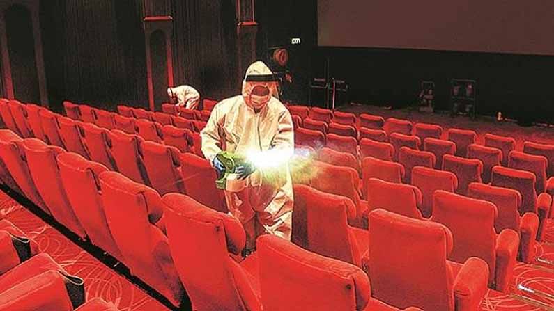 ಸಿನಿಪ್ರಿಯರಿಗೆ ಬ್ಯಾಡ್ ನ್ಯೂಸ್: ರಾಜ್ಯದ ಕೆಲ ಜಿಲ್ಲೆಗಳಲ್ಲಿ ಥಿಯೇಟರ್ ಪ್ರವೇಶಕ್ಕೆ ಕಡಿವಾಣ ಸಿನಿಪ್ರಿಯರಿಗೆ ಬ್ಯಾಡ್ ನ್ಯೂಸ್: ರಾಜ್ಯದ ಕೆಲ ಜಿಲ್ಲೆಗಳಲ್ಲಿ ಥಿಯೇಟರ್ ಪ್ರವೇಶಕ್ಕೆ ಕಡಿವಾಣ