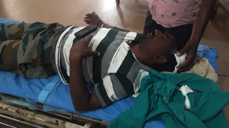 Soldiers Family Assault: ಯೋಧರ ಕುಟುಂಬಸ್ಥರ ಮೇಲೆ ಪಕ್ಕದ ಮನೆಯವರಿಂದ ಹಲ್ಲೆ: 9 ಜನರ ವಿರುದ್ಧ ದೂರು ದಾಖಲು Soldiers Family Assault: ಯೋಧರ ಕುಟುಂಬಸ್ಥರ ಮೇಲೆ ಪಕ್ಕದ ಮನೆಯವರಿಂದ ಹಲ್ಲೆ: 9 ಜನರ ವಿರುದ್ಧ ದೂರು ದಾಖಲು