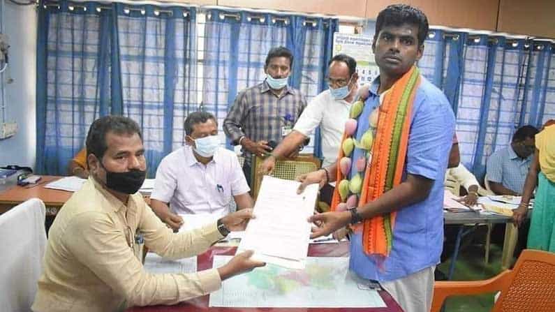 Tamil Nadu Elections 2021: ಕಮಲಧಾರಿ ಅಣ್ಣಾಮಲೈ ಸೈಕಲ್ನಲ್ಲಿ ಬಂದು ನಾಮಪತ್ರ ಸಲ್ಲಿಕೆ; ಅರವಕುರುಚಿ ಕ್ಷೇತ್ರದಿಂದ ವಿಧಾನಸಭೆಗೆ ಸ್ಪರ್ಧೆ