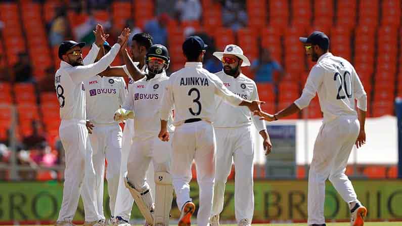 India vs England, 4th Test, Day 1, LIVE Score: ಮೊದಲ ದಿನದಾಟದಲ್ಲಿ ಭಾರತ ಮೇಲುಗೈ, ಪಟೇಲ್ಗೆ 4 ವಿಕೆಟ್ India vs England, 4th Test, Day 1, LIVE Score: ಮೊದಲ ದಿನದಾಟದಲ್ಲಿ ಭಾರತ ಮೇಲುಗೈ, ಪಟೇಲ್ಗೆ 4 ವಿಕೆಟ್