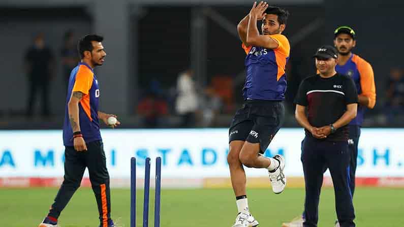 India vs England | ಸದಾ ನೆಚ್ಚಿಕೊಳ್ಳಬಹುದಾದ ಬೌಲರ್ ಭುವಿ ತಂಡಕ್ಕೆ ವಾಪಸ್ಸಾಗಿರುವುದು ಸಂತಸ ನೀಡಿದೆ: ವಿರಾಟ್ ಕೊಹ್ಲಿ India vs England | ಸದಾ ನೆಚ್ಚಿಕೊಳ್ಳಬಹುದಾದ ಬೌಲರ್ ಭುವಿ ತಂಡಕ್ಕೆ ವಾಪಸ್ಸಾಗಿರುವುದು ಸಂತಸ ನೀಡಿದೆ: ವಿರಾಟ್ ಕೊಹ್ಲಿ
