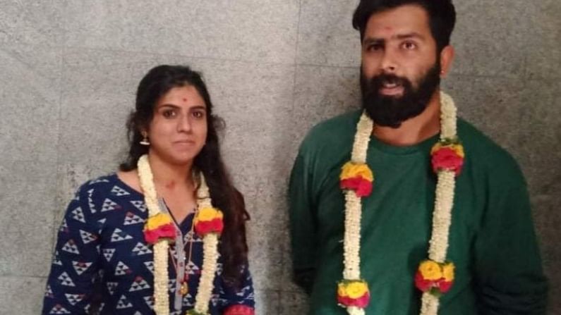 ಬೆಳಗ್ಗೆ ಮದುವೆ, ಸಂಜೆ ಪೊಲೀಸ್ ಸ್ಟೇಷನ್ಗೆ ಹಾಜರ್; ವಿವಾದದಲ್ಲಿ ಚೈತ್ರಾ ಕೋಟೂರ್ ವಿವಾಹ ವಿಚಾರ! ಬೆಳಗ್ಗೆ ಮದುವೆ, ಸಂಜೆ ಪೊಲೀಸ್ ಸ್ಟೇಷನ್ಗೆ ಹಾಜರ್; ವಿವಾದದಲ್ಲಿ ಚೈತ್ರಾ ಕೋಟೂರ್ ವಿವಾಹ ವಿಚಾರ!