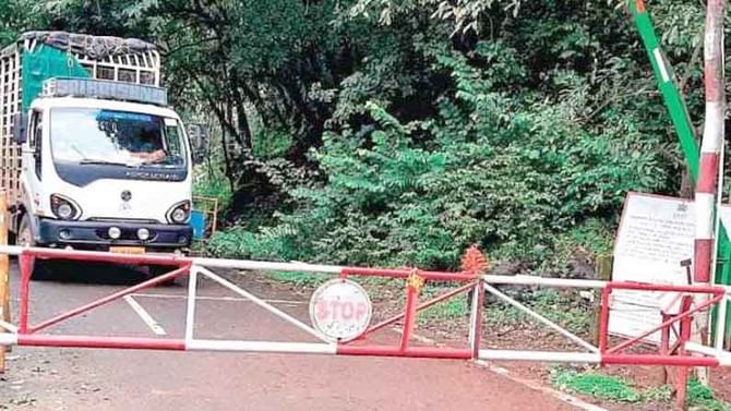 ಕೊಡಗಿನ ಚೆಕ್​ಪೋಸ್ಟ್​​ಗಳಲ್ಲಿ ನಕಲಿ ಆರ್​ಟಿಪಿಸಿಆರ್​ ವರದಿ ತೋರಿಸಿ ಸಿಕ್ಕಿಬಿದ್ದ ಕೇರಳಿಗರು; ಅಲ್ಲಿಂದಲೇ ವಾಪಸ್ ಕಳಿಸಿದ ಪೊಲೀಸರು