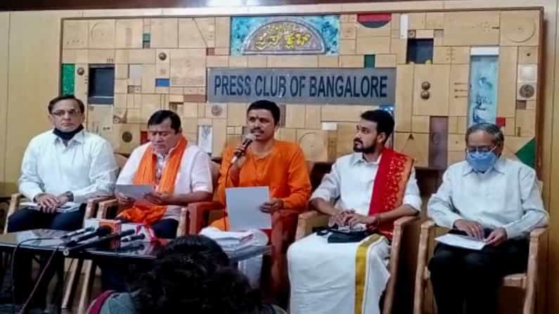 ಮುಜರಾಯಿ ಇಲಾಖೆಯಲ್ಲಿ ಬೃಹತ್ ಭ್ರಷ್ಟಾಚಾರ: ಕೊಲ್ಲೂರು ಮೂಕಾಂಬಿಕಾ ದೇವಸ್ಥಾನದಲ್ಲಿ ಭಾರಿ ಭ್ರಷ್ಟಾಚಾರದ ಆರೋಪ ಮುಜರಾಯಿ ಇಲಾಖೆಯಲ್ಲಿ ಬೃಹತ್ ಭ್ರಷ್ಟಾಚಾರ: ಕೊಲ್ಲೂರು ಮೂಕಾಂಬಿಕಾ ದೇವಸ್ಥಾನದಲ್ಲಿ ಭಾರಿ ಭ್ರಷ್ಟಾಚಾರದ ಆರೋಪ