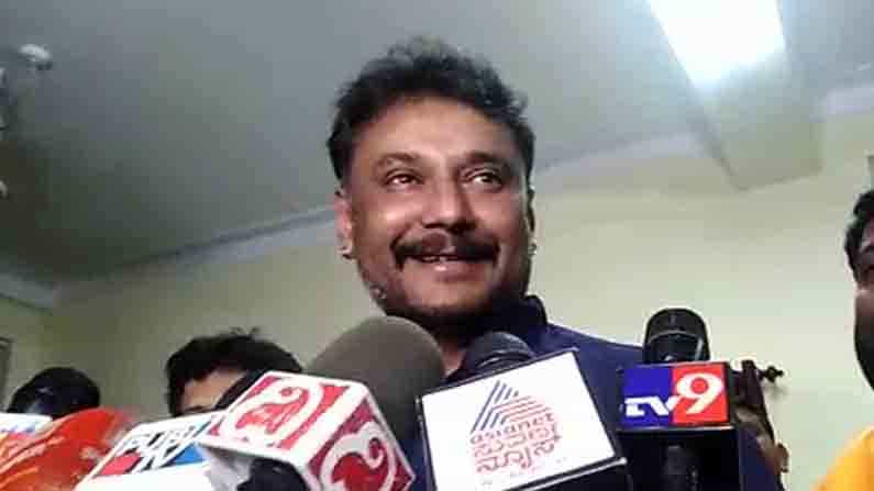 ‘ಪೈರಸಿ ಮಾಡಿದ್ರೂ ರಾಬರ್ಟ್​ ಓಡ್ತಿರೋದು, ರಾಯರ ಸನ್ನಿಧಿಯಲ್ಲಿ ಸಿಕ್ಕ ಸನ್ಮಾನ ಎರಡೂ ನನಗೆ ಖುಷಿ ತಂದಿದೆ’
