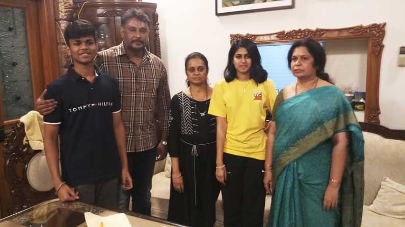 ಯೋಗೀಶ್ಗೌಡ ಕೊಲೆ ಕೇಸ್ನಲ್ಲಿ ವಿನಯ್ಗೆ ಜೈಲು: ವಿನಯ್ ಕುಲಕರ್ಣಿ ನಿವಾಸಕ್ಕೆ ನಟ ದರ್ಶನ್ ಭೇಟಿ