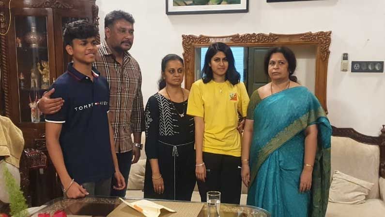 Actor Darshan visits Vinay Kulkarni house