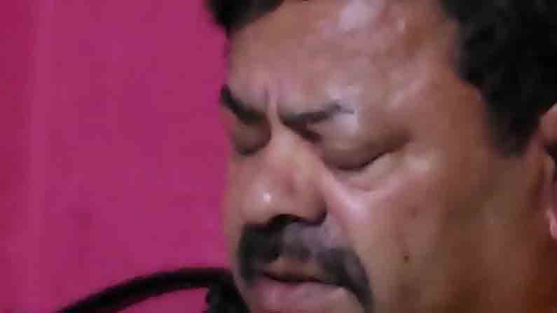 ಅಪಘಾತದಲ್ಲಿ ಅಗಲಿದ ಕಟ್ಟಾ ಅಭಿಮಾನಿಯ ನೆನೆದು ಬಿಕ್ಕಿ ಬಿಕ್ಕಿ ಅತ್ತ ಹೊನ್ನಾಳಿ ಶಾಸಕ ರೇಣುಕಾಚಾರ್ಯ ಅಪಘಾತದಲ್ಲಿ ಅಗಲಿದ ಕಟ್ಟಾ ಅಭಿಮಾನಿಯ ನೆನೆದು ಬಿಕ್ಕಿ ಬಿಕ್ಕಿ ಅತ್ತ ಹೊನ್ನಾಳಿ ಶಾಸಕ ರೇಣುಕಾಚಾರ್ಯ