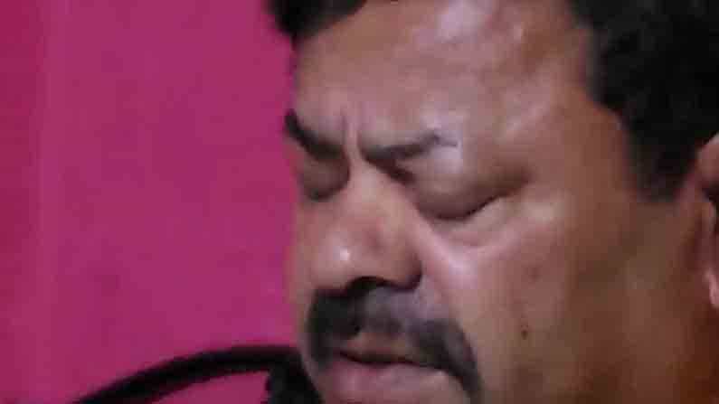 ಅಪಘಾತದಲ್ಲಿ ಅಗಲಿದ ಕಟ್ಟಾ ಅಭಿಮಾನಿಯ ನೆನೆದು ಬಿಕ್ಕಿ ಬಿಕ್ಕಿ ಅತ್ತ ಹೊನ್ನಾಳಿ ಶಾಸಕ ರೇಣುಕಾಚಾರ್ಯ ಅಪಘಾತದಲ್ಲಿ ಅಗಲಿದ ಕಟ್ಟಾ ಅಭಿಮಾನಿಯ ನೆನೆದು ಬಿಕ್ಕಿ ಬಿಕ್ಕಿ ಅತ್ತ ಹೊನ್ನಾಳಿ ಶಾಸಕ ರೇಣುಕಾಚಾರ್ಯ