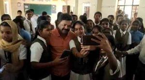 DVG RENUKACHARYA SELFIE 1