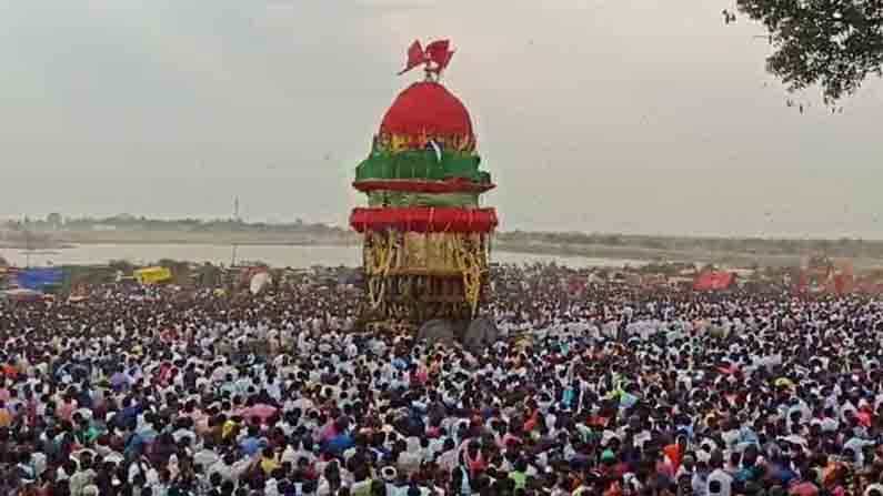ರಾಜ್ಯದಲ್ಲಿ ಕೊರೊನಾ 2ನೇ ಅಲೆ: ಸಾರ್ವಜನಿಕ ಸ್ಥಳಗಳಲ್ಲಿ ಜಾತ್ರೆ, ಧಾರ್ಮಿಕ ಉತ್ಸವಕ್ಕೆ ನಿರ್ಬಂಧ ರಾಜ್ಯದಲ್ಲಿ ಕೊರೊನಾ 2ನೇ ಅಲೆ: ಸಾರ್ವಜನಿಕ ಸ್ಥಳಗಳಲ್ಲಿ ಜಾತ್ರೆ, ಧಾರ್ಮಿಕ ಉತ್ಸವಕ್ಕೆ ನಿರ್ಬಂಧ