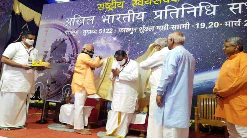 RSS ಸರಕಾರ್ಯವಾಹ ದತ್ತಾತ್ರೇಯ ಹೊಸಬಾಳೆಗೆ ಮುಖ್ಯಮಂತ್ರಿ ಬಿ.ಎಸ್. ಯಡಿಯೂರಪ್ಪ ಅಭಿನಂದನೆ RSS ಸರಕಾರ್ಯವಾಹ ದತ್ತಾತ್ರೇಯ ಹೊಸಬಾಳೆಗೆ ಮುಖ್ಯಮಂತ್ರಿ ಬಿ.ಎಸ್. ಯಡಿಯೂರಪ್ಪ ಅಭಿನಂದನೆ