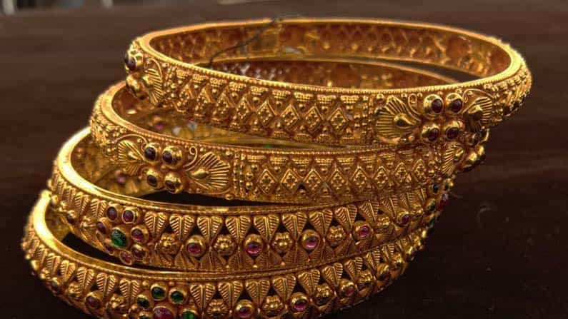 Gold Rate Today: ವಿವಿಧ ನಗರಗಳಿಗೆ ಹೋಲಿಸಿದರೆ ಬೆಂಗಳೂರಿನಲ್ಲಿ ಚಿನ್ನ ದರ ಭಾರೀ ಇಳಿಕೆ; ಹೀಗಿದೆ ಬೆಲೆ Gold Rate Today: ವಿವಿಧ ನಗರಗಳಿಗೆ ಹೋಲಿಸಿದರೆ ಬೆಂಗಳೂರಿನಲ್ಲಿ ಚಿನ್ನ ದರ ಭಾರೀ ಇಳಿಕೆ; ಹೀಗಿದೆ ಬೆಲೆ