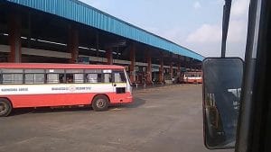 ಹಾಸನ ಕೆಎಸ್​ಆರ್​ಟಿಸಿ ಬಸ್​ನಲ್ಲಿ ಅಸಭ್ಯವಾಗಿ ವರ್ತಿಸಿದ ಪುಂಡನಿಗೆ ಯುವತಿಯಿಂದ ಗೂಸ