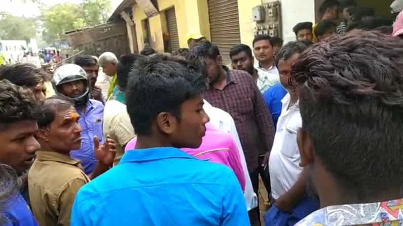 ಹಾವೇರಿಯಲ್ಲಿ ಮಾರಕಾಸ್ತ್ರಗಳಿಂದ ಕೊಚ್ಚಿ ಇಬ್ಬರ ಹತ್ಯೆ ಹಾವೇರಿಯಲ್ಲಿ ಮಾರಕಾಸ್ತ್ರಗಳಿಂದ ಕೊಚ್ಚಿ ಇಬ್ಬರ ಹತ್ಯೆ